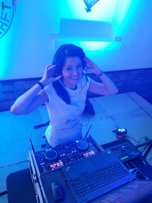 Profi-DJane für Party und Firmenfeier
