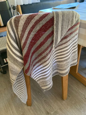 Jule / Tuch gestrickt und fotografiert: Margarete Dillenberger