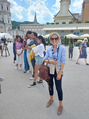 ..Salzburg guide Liza with Kanneh-Masons family on Mozart Square..