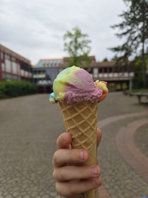 Der Eiswagen an der Steinenbergschule