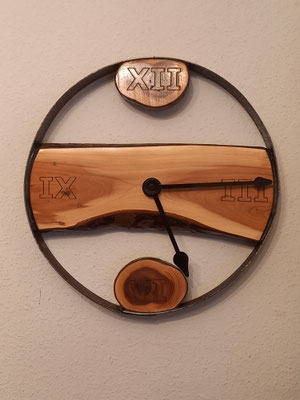 Wanduhr Eibe 28 cm DM