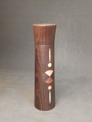 Pfeffer/Stahl, Eiche/Schwarznuss/Sipo/Kirsche/Ahorn, ca. 6 x 23 cm, CHF 130.-