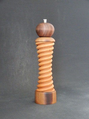 Pfeffer/Stahl,   Kirschbaum/Schwarznuss,   ca. 7,5 x 28 cm,   CHF 160.-