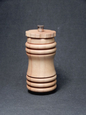 Pfeffer/Stahl, Eschenholz, Reisegrösse: 5 x 11,5 cm, CHF 65.-