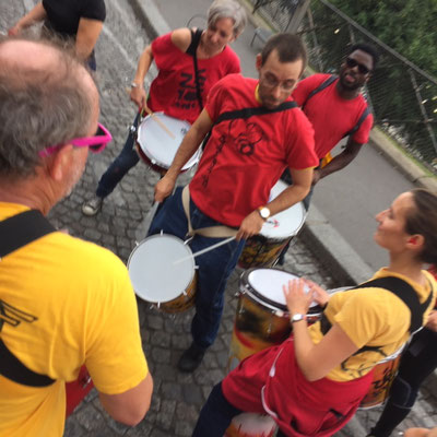 Batucada Zé Samba à l'Urban Trail de la Butte Montmartre