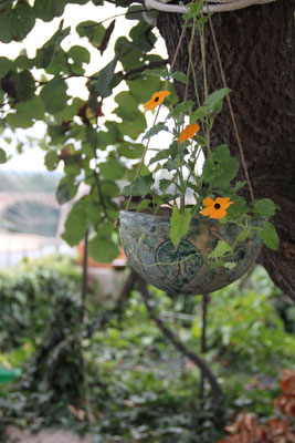 Suspension pour plante de jardin gravée et émaillée