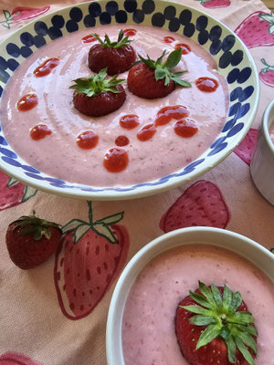 Cremiger Erdbeerjoghurt selbstgemacht - perfektes Erdbeerdessert