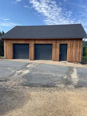 Garage ossature bois sur mesure , bardage mélèze de pays ( Ambert 63)