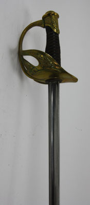 sabre d' officier des troupes à pieds modèle  1923 poignée en corne de bufle .