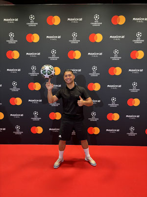 Fußball-Freestyler Saki bei Mastercard UEFA Champions League Finale München als Sponsoring Aktivierung und Hospitality Showact