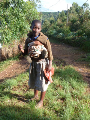 Rwanda fillette village de Gisakura