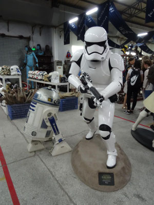 Star-Trooper und R2D2.