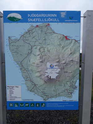 Den das Ende der Halbinsel dominierenden Vulkan, den knapp 1500 m hohen Snæfellsjökull, haben wir nicht zu Gesicht bekommen.