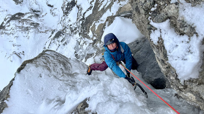 Cloé à la sortie de la ligne - Cascade de glace - Bessans