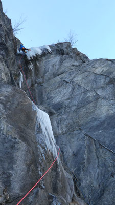 Sylvain essaie la ligne - Cascade de glace Orelle - Maurienne