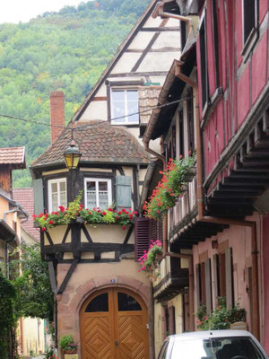 Haus Loewert mit Fachwerk und Eckenfenster 