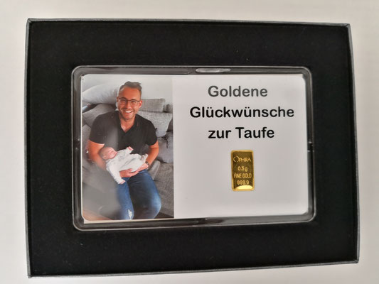 Geschenkbarren zur Taufe mit einem Goldbarren