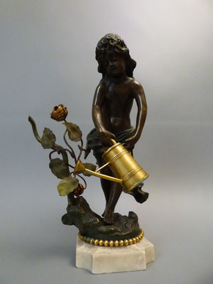 Bronzefigur junges Mädchen meim Blumengießen (sehr detaillierte Ausformung)