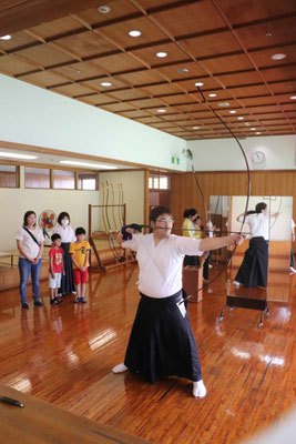弓道部員の見本