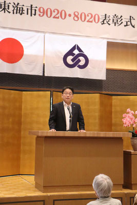 挨拶する歯科医師会長　杉山勝俊さん