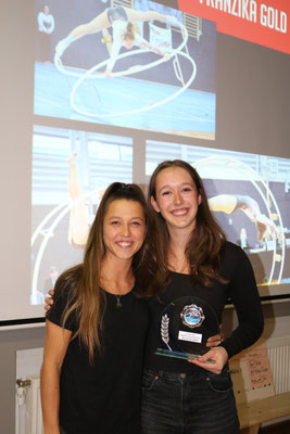 Trainerin Laura Thuns mit Sportlerin des Jahres Franziska Gold