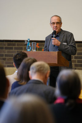 Prof. Dr. Willehad Lanwer (Präsident der EHD) begrüßt die Anwesenden. | Foto: Ehrig 