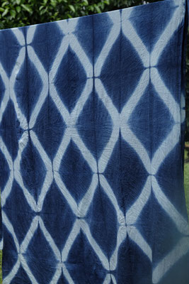 Indigo und Shibori, Färben, Drucken, Falten und Faden