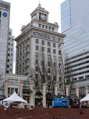 Glockenturm am Pioneer Courthouse Square 