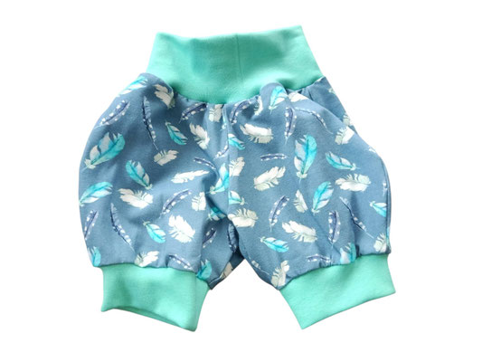 SaSch SelbstgefertigtesausSchwaben Selbstgefertigtes aus Schwaben Sarah Schäuble Handarbeit handmade selbstgemacht Hose Shorts Mitwachshose Pumphose Feder Federn