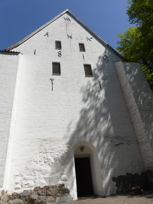 Bild: Eingang zum Kirchenschiff