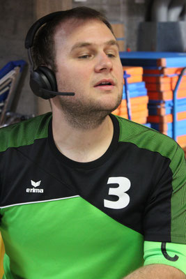 Jonas moderiert den Livestream