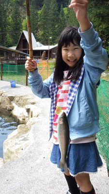 アマゴ マスつかみ取り 釣り ネイチャーランドかみのほキャンプ場 アマゴ マスつかみ取り 釣り ネイチャーランドかみのほキャンプ場