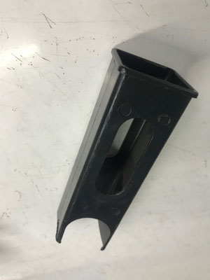 # ADAPTADOR INFERIOR DE POSTE DE ASIENTO PARA APARATO DE EJERCICIO SP-803-56 1.5"x1.5x6" NP REPSPOF019 $60 MXN