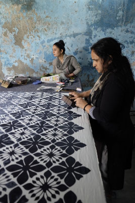 Visit our Blockprint studio in Paharganj, Arakashanroad Delhi and book your Blockprint workshoop
