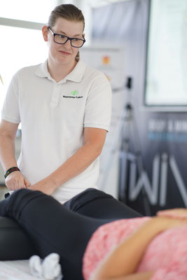 Arbeiten an den Fußreflexzonen 