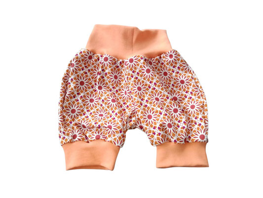 SaSch SelbstgefertigtesausSchwaben Selbstgefertigtes aus Schwaben Sarah Schäuble Handarbeit handmade selbstgemacht Shorts Hose Blume beblümt