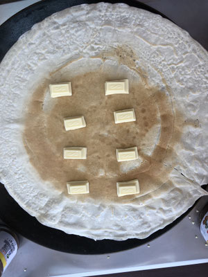 Crêpe mit weißer Schokolade