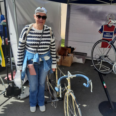 Ira vor einem Rad von Irio Tommasini, der am Tag nach der Eroica im Alter vom 91 Jahren verstorben ist