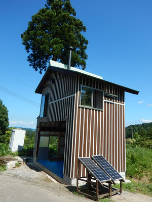 ソーラー発電。電気の引き込みはなし。