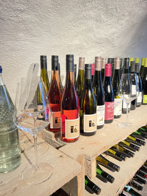 kleiner Weinkeller im Gewölbe des Weinhaus Moser