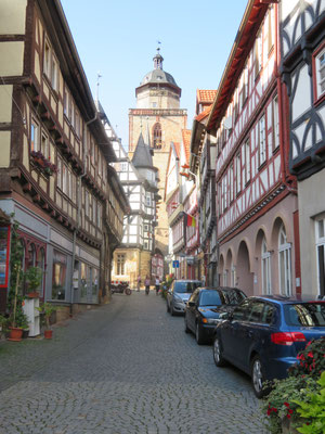 Durchblick zur Walpurgiskirche