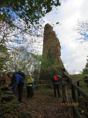 Von Burg Brunkenstein aus dem 14. Jh. sind nur die Reste des bereits 1411 geschleiften Wohnturms übriggeblieben