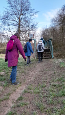 Wir überqueren die Nidda.