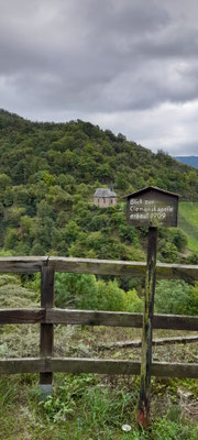 Blick zur Clemenskapelle.