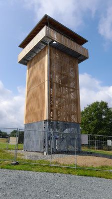 Der neue Turm am Kastell Maisel.