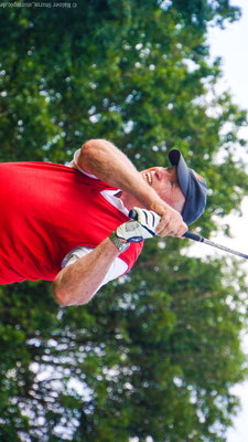 Hans Kummer beim Abschlag im GC Main-Taunus