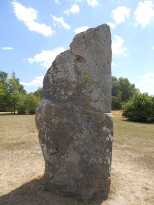 Menhir dit La Pierre Percée (Draché)