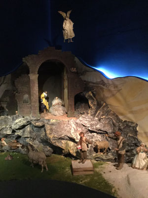 Angelino at the nativity scene