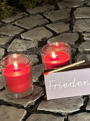 "Tag der Unschuldigen Kinder" (28.12.2024) in der Milieukrippe in Lyskirchen
