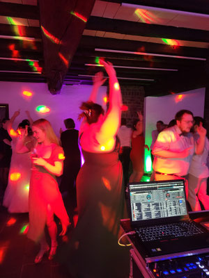 Ausgelassene Partystimmung mit DJane Jutta in Düren, Erftstadt, Aachen und Jülich